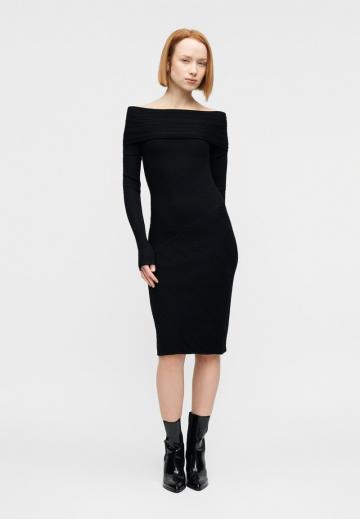 Вязаное платье