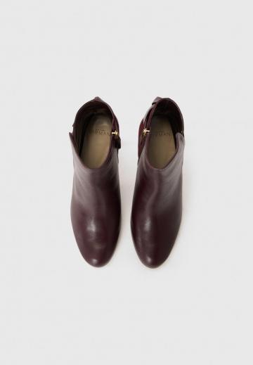 Высокие сапоги