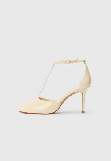 Туфли на высоком каблуке