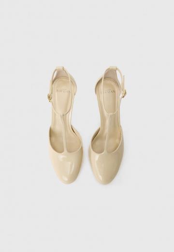 Туфли на высоком каблуке