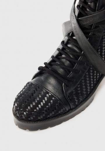 Ботинки на шнуровке