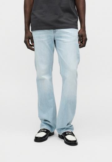 Клешеные джинсы