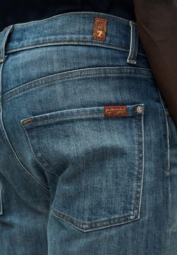 Прямые джинсы