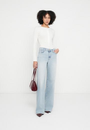 Клешеные джинсы