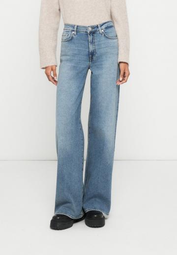 Клешеные джинсы