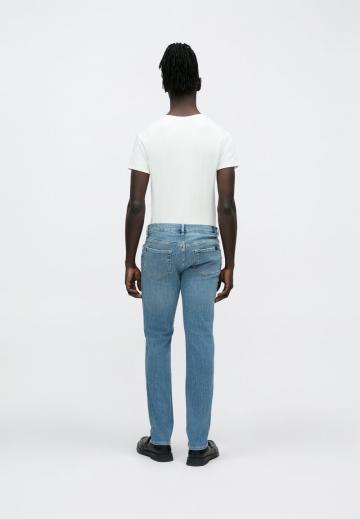 Узкие джинсы