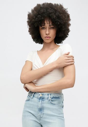 Клешеные джинсы