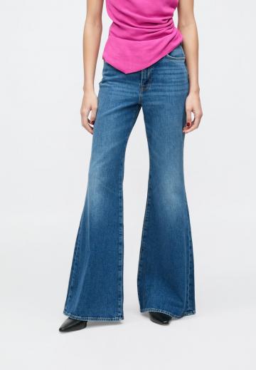 Клешеные джинсы