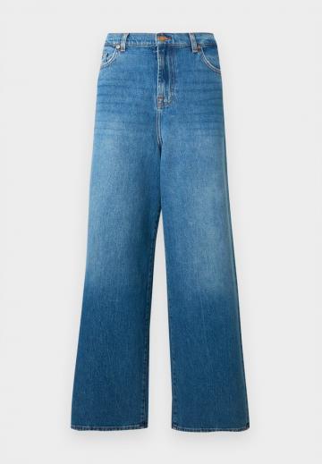 Клешеные джинсы