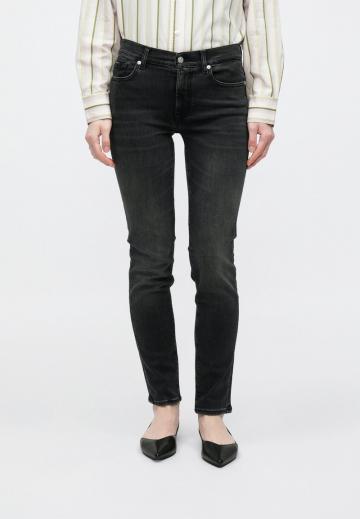 Узкие джинсы