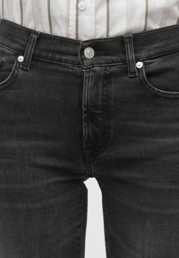 Узкие джинсы