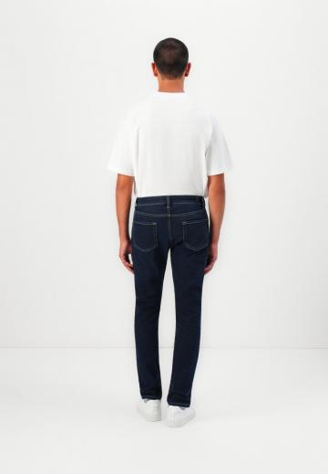 Узкие джинсы