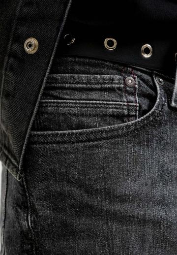 Узкие джинсы