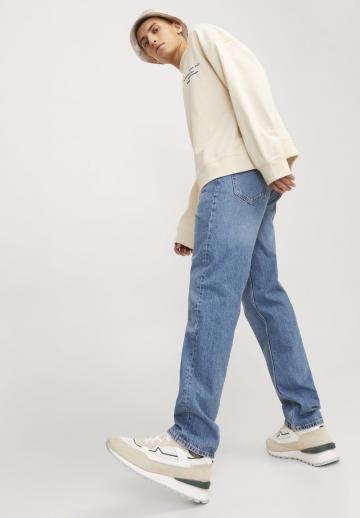 Прямые джинсы