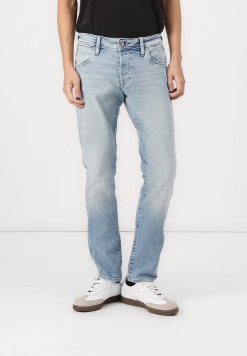 Узкие джинсы