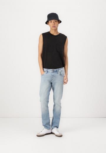 Узкие джинсы