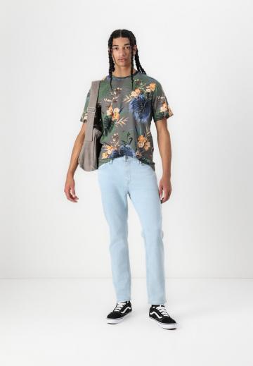 Прямые джинсы