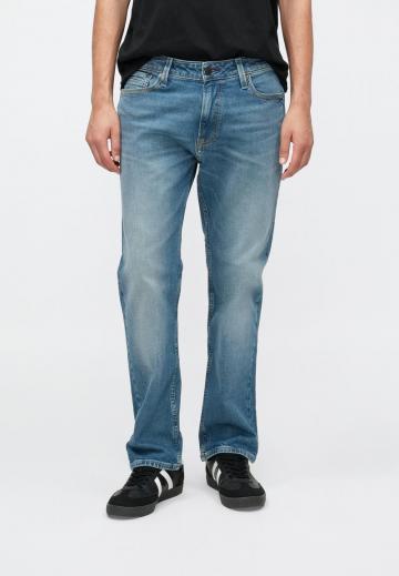 Узкие джинсы