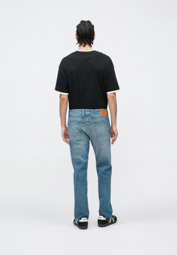 Узкие джинсы