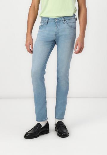 Узкие джинсы
