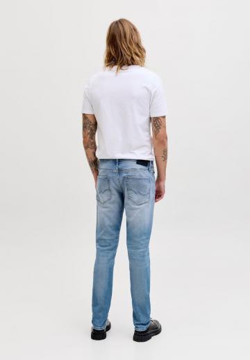 Узкие джинсы