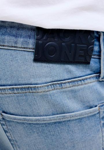 Узкие джинсы
