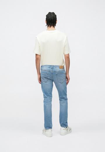 Узкие джинсы