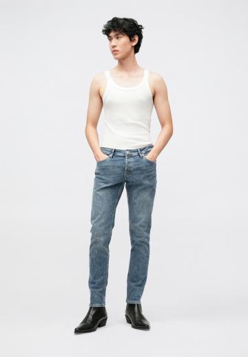 Узкие джинсы