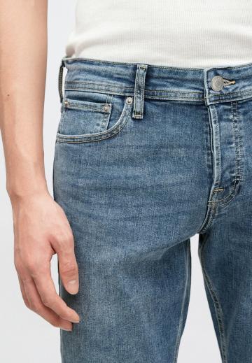 Узкие джинсы