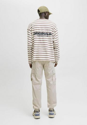 Брюки с накладными карманами