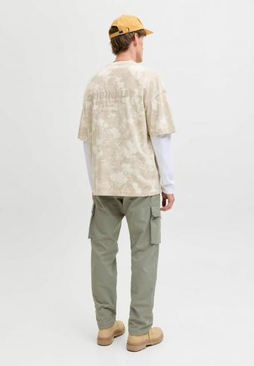 Брюки с накладными карманами