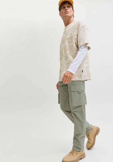 Брюки с накладными карманами