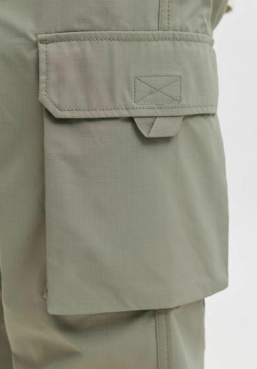 Брюки с накладными карманами