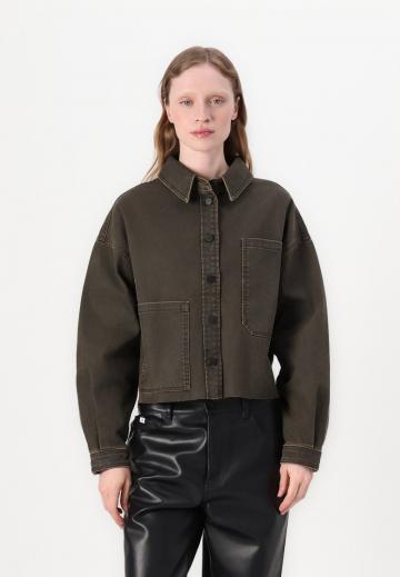 Куртка с накладнымит карманами