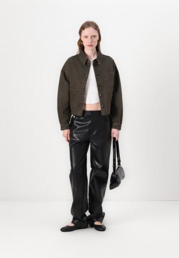 Куртка с накладнымит карманами