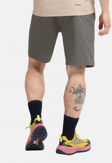 Походные кроссовки