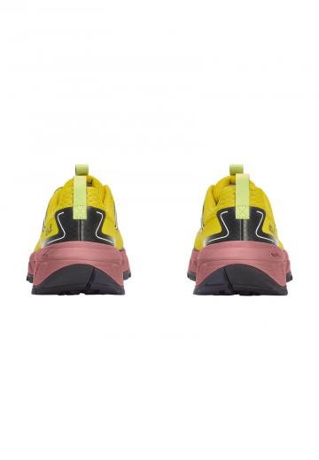 Походные кроссовки