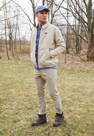 Походные кроссовки