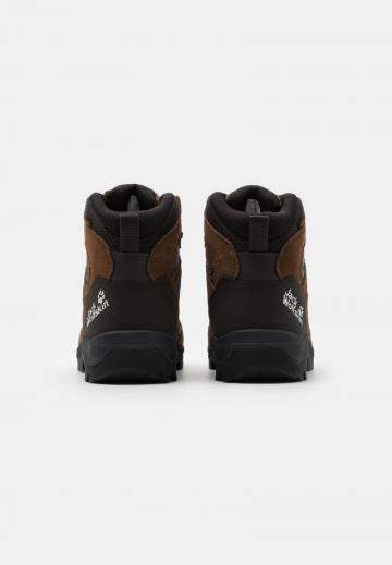 Походные кроссовки