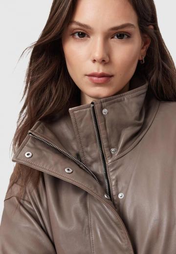 Короткая куртка