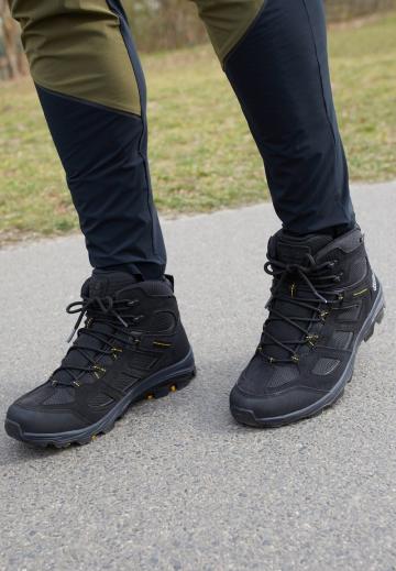 Походные кроссовки