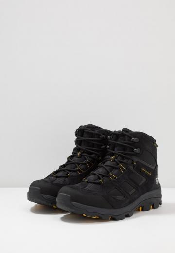 Походные кроссовки