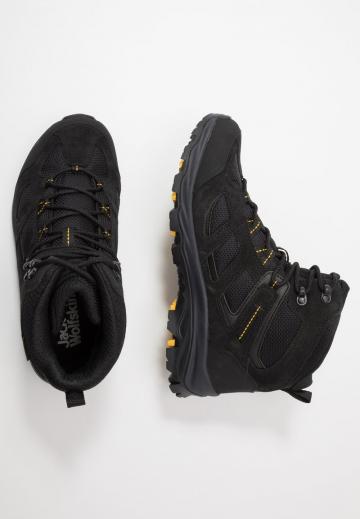 Походные кроссовки