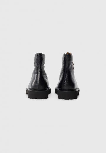 Ботинки на шнуровке