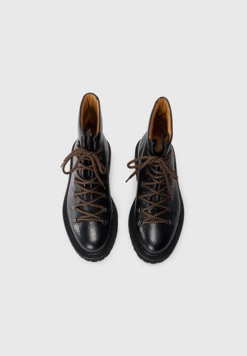 Ботинки на шнуровке