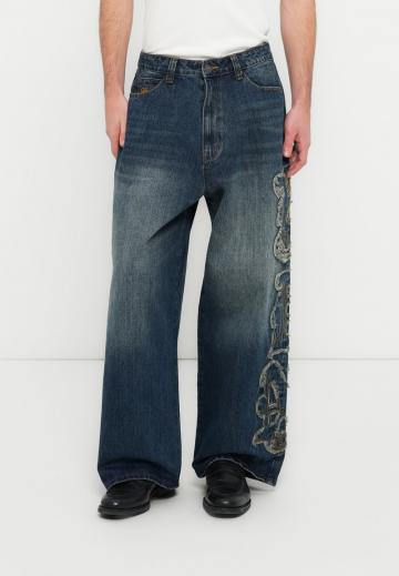 Прямые джинсы