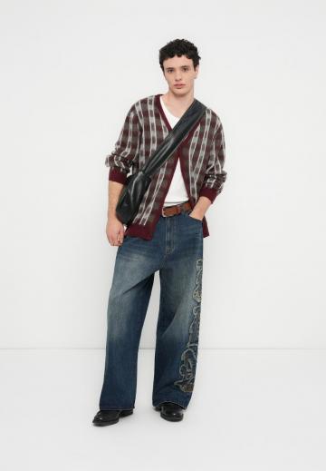 Прямые джинсы