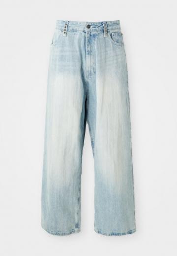 Свободные джинсы