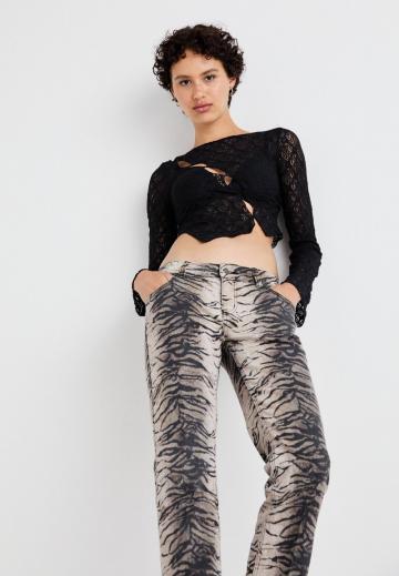 Клешеные брюки