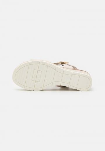 Босоножки на танкетке